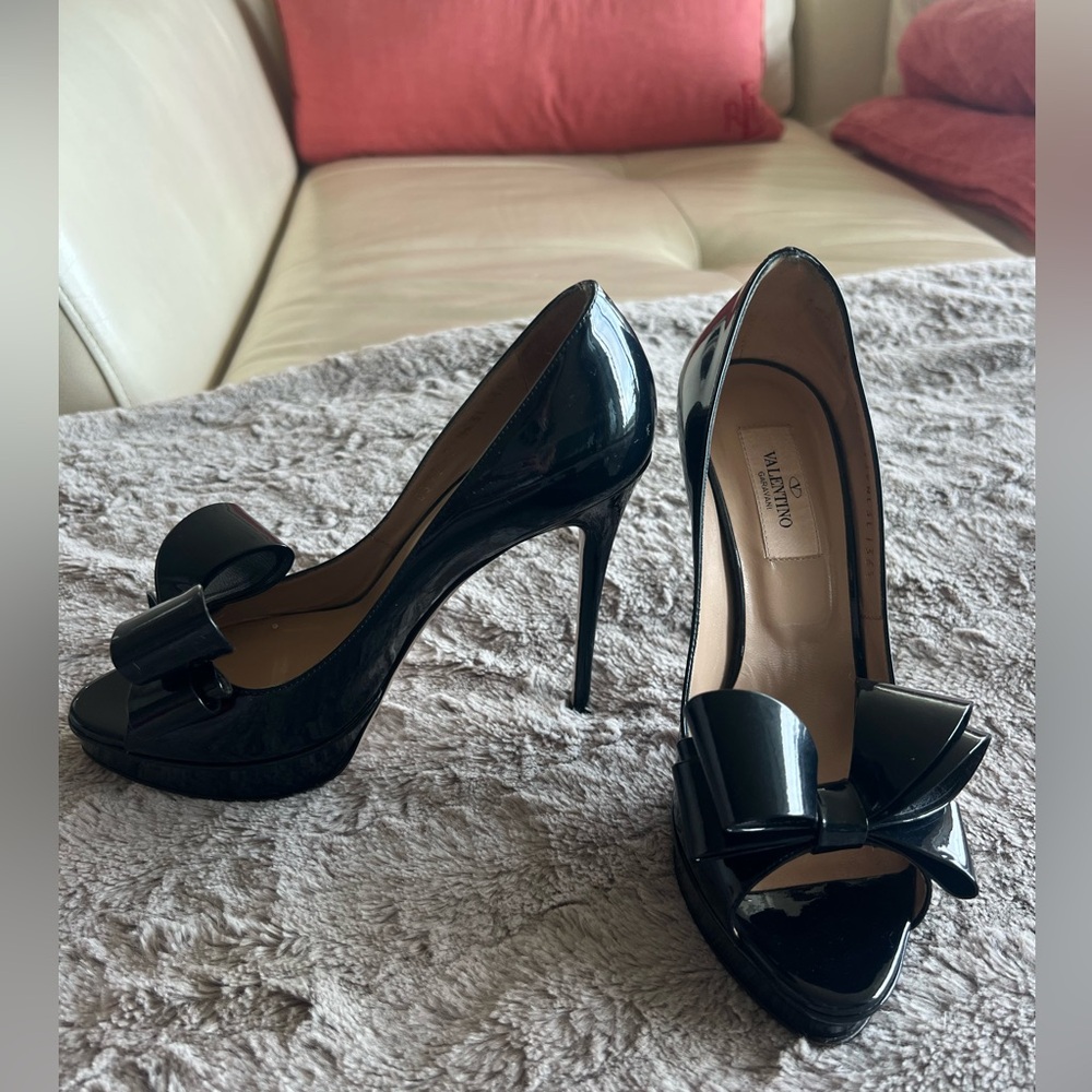 Valentino authentic patent leather bow stiletto heels - Picture 5 of 15
